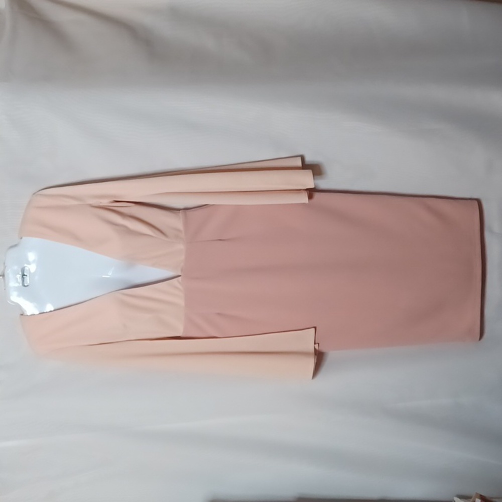 Rare London Women's Two-Tone Low V-Neck Cape Sleeve Dress. Size 4